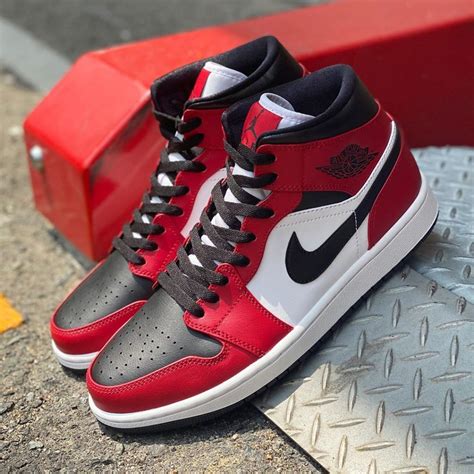 NIKE AIR JORDAN 1 MID CHICAGO BLACK TOEが6/3に国内発売予定【直リンク有り】