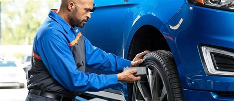 Quick Lane® Tire & Auto Service in Davenport, IA | Courtesy Ford Davenport