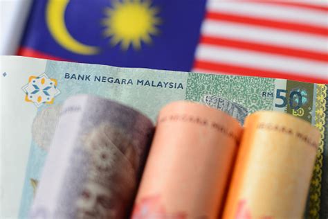 Malaysian Currency With Malaysian Flag Stock Photo - Download Image Now ...