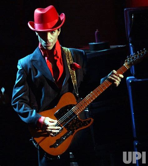 Photo: PRINCE PERFORMS AT ROCK AND ROLL HALL OF FAME INDUCTION ...