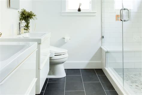 Bathroom Caulk - How Often Should You Replace? | Apartment Therapy