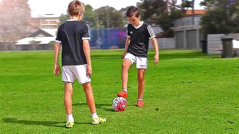 TOP 4 - Easy Football Skills for Kids & Beginner - Tutorial | Soccer ...