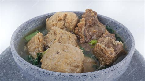 Premium Photo | Homemade bakso sapi or meatball soup bakso sapi is ...