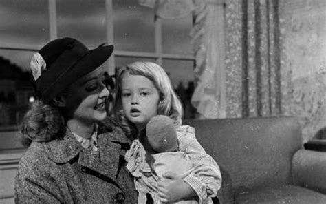 Bette Davis with her daughter B.D. (Barbara Davis Hyman) in 1950. | Bette davis, Bette davis ...