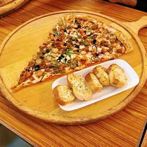 food blogger: Broadway pizza