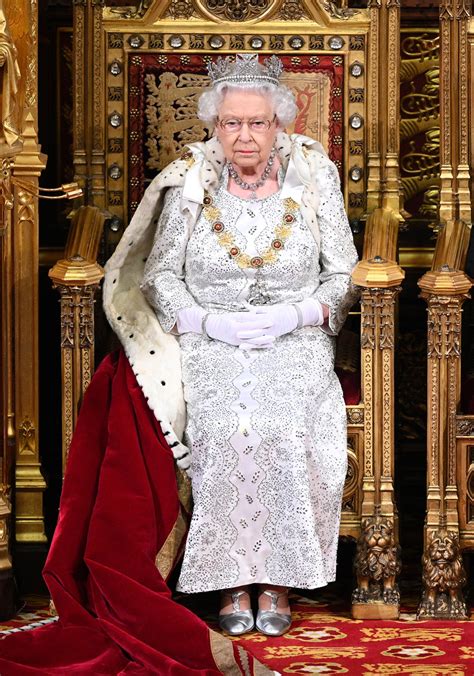 Queen Elizabeth Ii Through The Years Photos Of Queen - vrogue.co