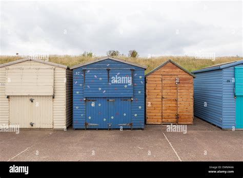 Beach huts minnis bay kent hi-res stock photography and images - Alamy