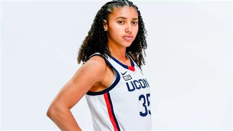 Azzi Fudd injury update as UConn women's basketball star hurts knee in ...