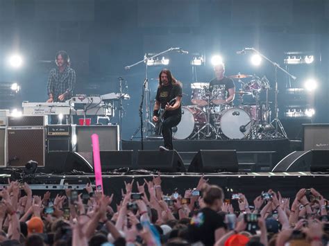 Dave Grohl thanks Foo Fighters fans after first shows without Hawkins