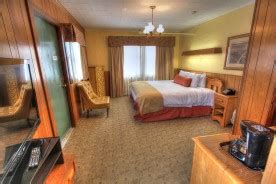 CORNER ROOMS - The Historic Gatlinburg Inn