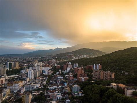 Cali Colombia - sanˈtjaɣo ðe ˈkali), or cali, is the capital of the ...