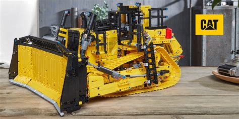 First look at the LEGO Technic 42131 CAT D11 Bulldozer! - Jay's Brick Blog