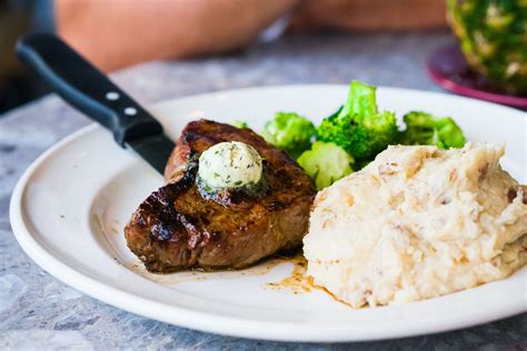 Grilled Filet of Beef Medallions with Creamy Peppercorn Sauce - Allspice Catering