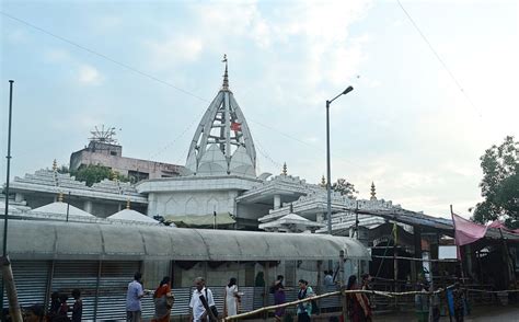 Jhandewalan Mandir Near Karol Bagh Is A Sprawling, Glorious Place Of ...