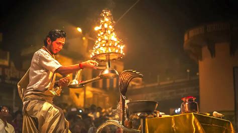 Corona effect seen in Varanasi Ganga Aarti Ganga Aarti performed by wearing a mask-Varanasi ...