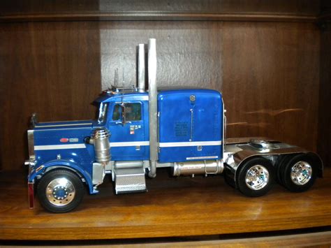 Peterbilt 359 - old Monogram 1/16 scale reissued kit...lots of custom additions! | Peterbilt ...