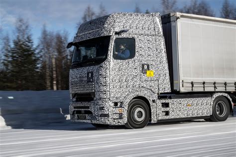 Mercedes trabalha em uma nova geração Actros com versão 100% elétrica