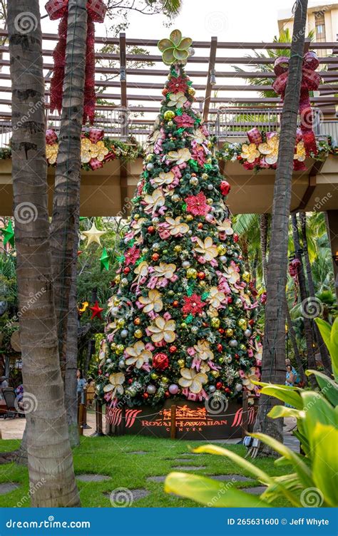 Christmas Tree at the Royal Hawaiian Center in Waikiki Editorial Image ...