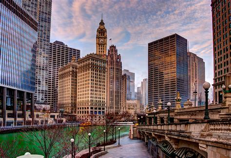 Chicago skyline from Riverwalk - Spudart