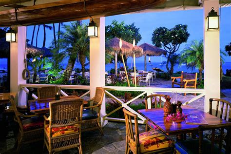 These Are The Five Best Beach Bars in Hawaii