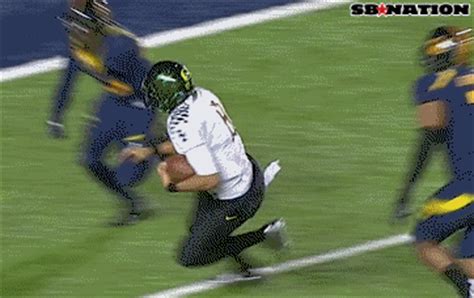 Marcus Mariota injury: Oregon QB hurts left shoulder - SBNation.com