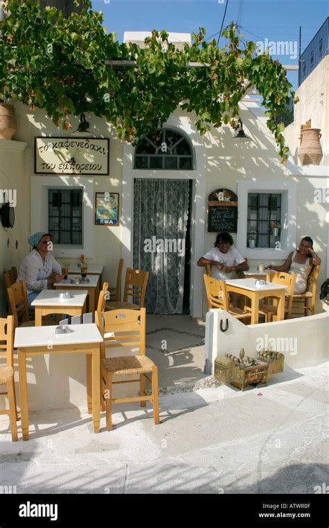 Traditional Greek cafe in Emporio village, Santorini Stock Photo - Alamy