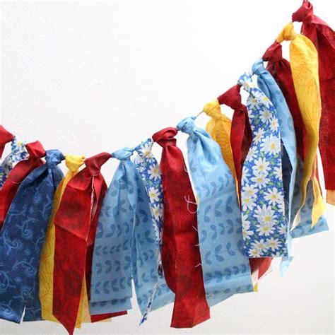 DIY Fabric Garland No-Sew Scrap Buster Project | Ideas for the Home