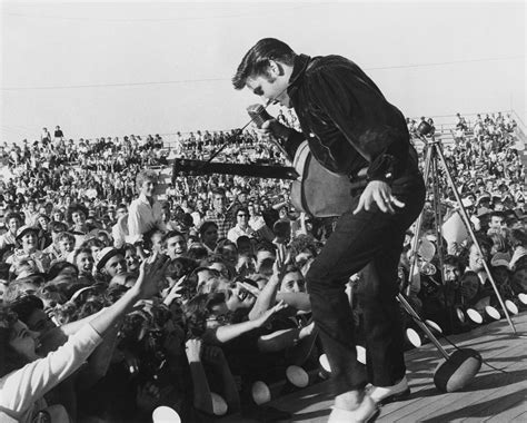 Download Elvis Presley Concert Wallpaper | Wallpapers.com