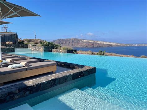 Where to Stay in Santorini for Couples: Canaves Oia Epitome Review