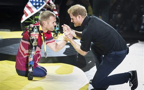 Prince Harry presents triple amputee Mark Ormrod with silver medal at Invictus Games - National ...