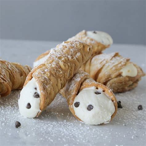 12 CAN'T MISS Cannolis in New York City (To Satisfy a Craving)