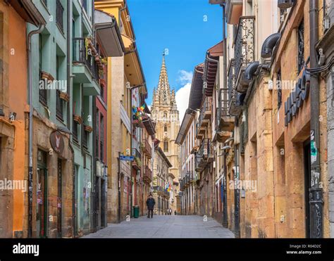 View down Calle Mon looking towards Oviedo Cathedral, Oviedo, Asturias ...