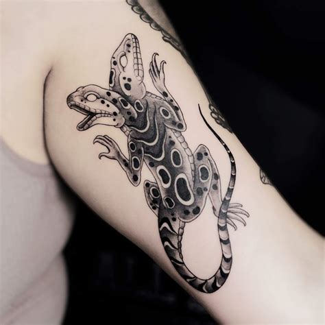 Share 70+ traditional lizard tattoo best - in.cdgdbentre