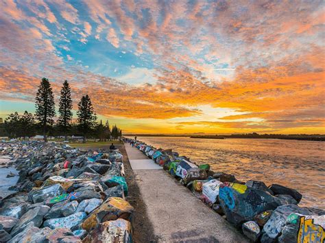 Port Macquarie Town Beach Breakwall | NSW Holidays & Accommodation ...