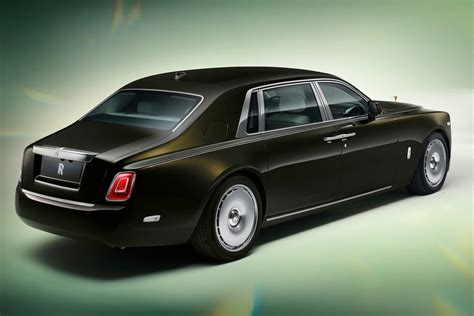 2023 Rolls-Royce Phantom Series II Looks Even More Ostentatious - CNET