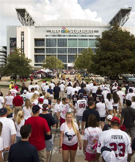 Texans, Cowboys renew bitter I-45 rivalry