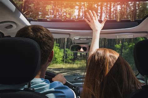 Pros and Cons of Having a Sunroof In a Car