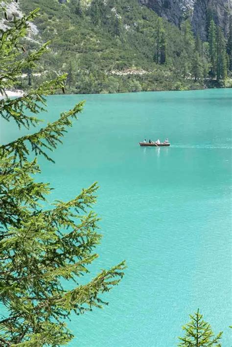 Lago di Braies (A Dreamy Dolomite Hike) • traveltowellbeing.com