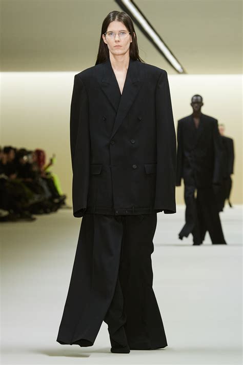 Balenciaga Fall 2023 Ready-to-Wear Collection | Vogue