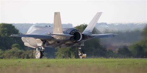 Photo & video essay: The aircraft carrier’s main armament, first F-35s ...