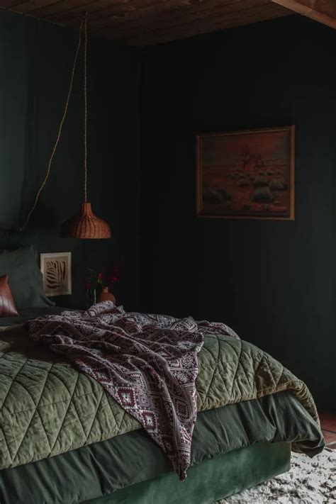 A Monochromatic Dark Green Bedroom | Bedroom green, Green bedroom decor ...