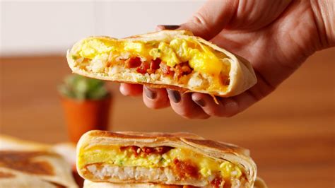 Cooking Breakfast Crunchwrap Supreme Video — Breakfast Crunchwrap Supreme Recipe How To Video