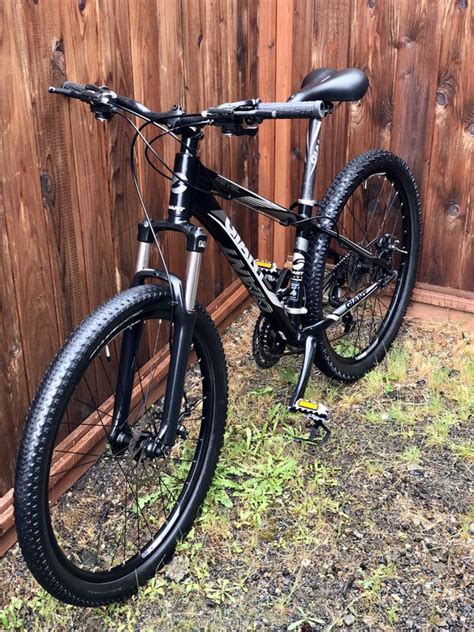 GIANT 26inch Mens MOUNTAIN BIKE*** LIKE NEW*** for Sale in Mukilteo, WA - OfferUp