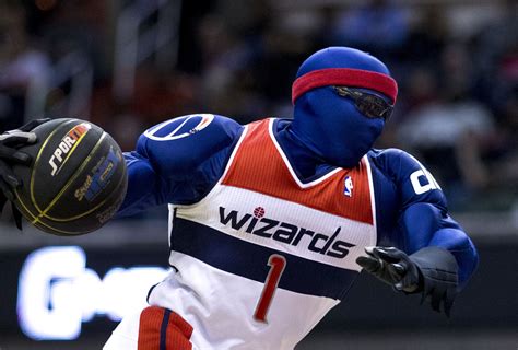 Washington Wizards Mascot / NBA Thug Life Robin Lopez Vs Wizard Mascot ...