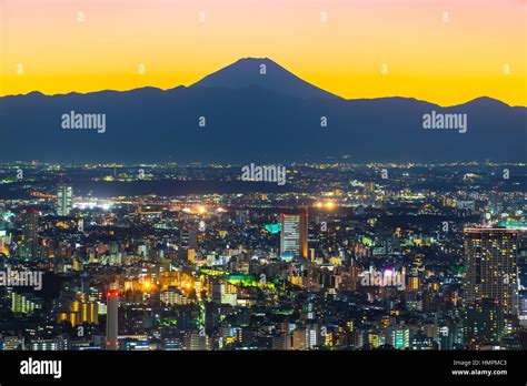 Skyline mt fuji yokohama japan hi-res stock photography and images - Alamy