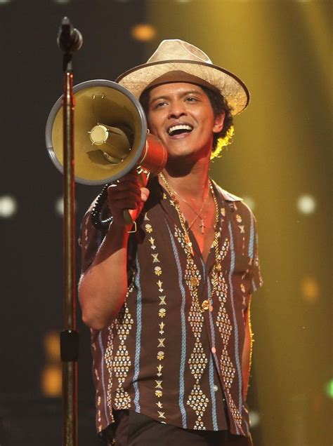 Bruno Mars, iHeartRadio Festival | Bruno mars concert, Bruno mars, Iheartradio music festival