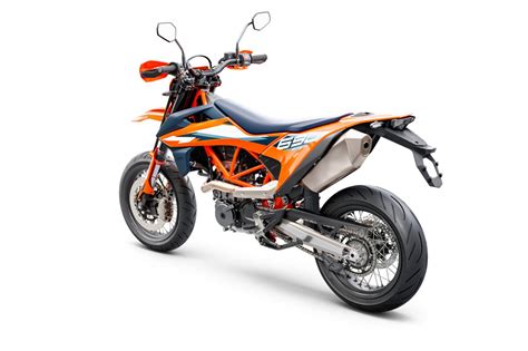 Motorrad Vergleich KTM 690 SMC R 2023 vs. KTM 890 Duke R 2022