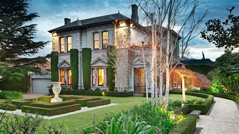 Max Nowoweiski selling $8 million Toorak mansion