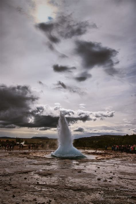 The Mighty Geyser – Strokkur – Dutch goes the Photo!