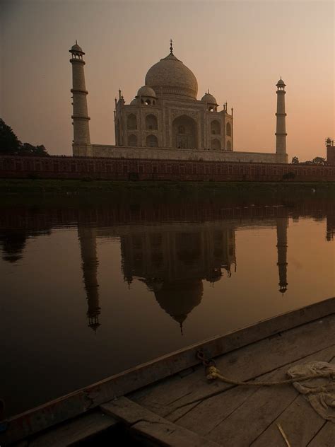 Beautiful views of the Taj Mahal